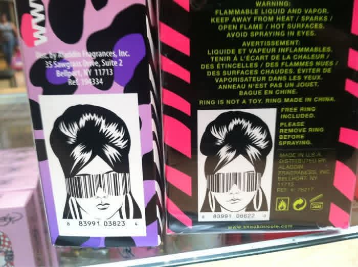WWW.MANICPANIC.COM  
Manic Panic Fragrances, Inc.  
35 S. Main Street, Suite 2  
Belford, NY 11713  
Rev. 1334  
WARNING  
FLAMMABLE LIQUID AND VAPOR.  
KEEP AWAY FROM HEAT / SPARKS /  
OPEN FLAME / HOT SURFACES.  
AVOID SPRAYING IN EYES.  
AVERTISSEMENT  
LIQUIDE ET VAPEUR INFLAMMABLES.  
TENIR À L'ÉCART DE LA CHALEUR  
DES ÉTINCELLES ET DES FLAMMES NUES /  
DES SURFACES CHAUDES. ÉVITER DE  
VAPORISER DANS LES YEUX.  
ANNEAU N'EST PAS UN JOUET.  
BAGUE EN CHINE.  
RING IS NOT A TOY. RING MADE IN CHINA.  
FREE RING  
INCLUDED.  
PLEASE  
REMOVE RING  
BEFORE  
SPRAYING.  
MADE IN USA  
DISTRIBUTED BY:  
MANIC PANIC, INC.  
P.O. BOX 190  
Belford, NJ 07718  
(732) 495-0980  
83991 03823 4  
83991 05622  
www.manicipanic.com